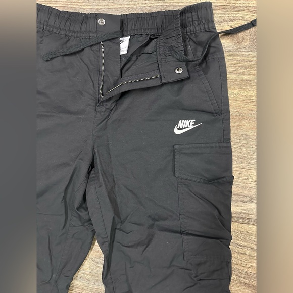 SOLD Nike Men's NSW Woven Utility Pant - Picture 2 of 3